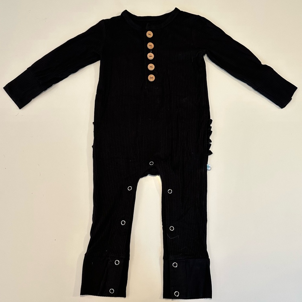 NWOT Posh Peanut Ribbed Black Footless Romper